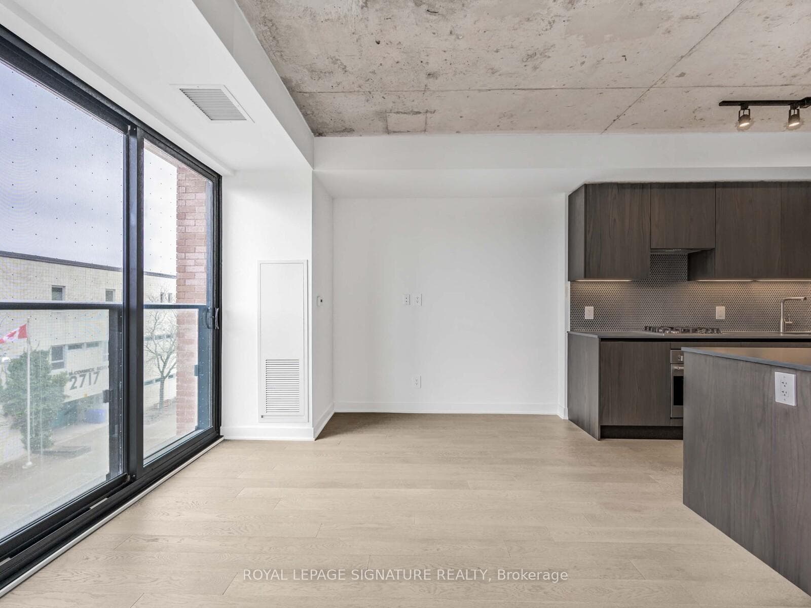 2720 Dundas Street Unit 303 photo 12