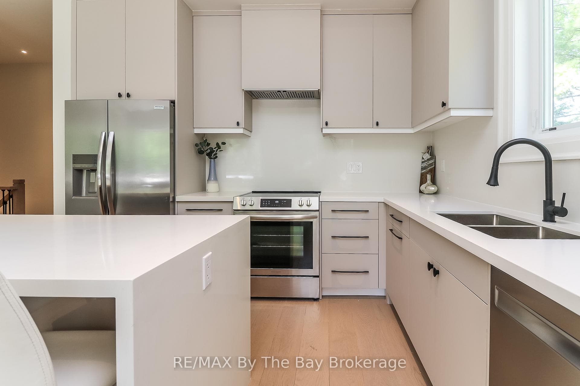 35 48TH Street photo 23