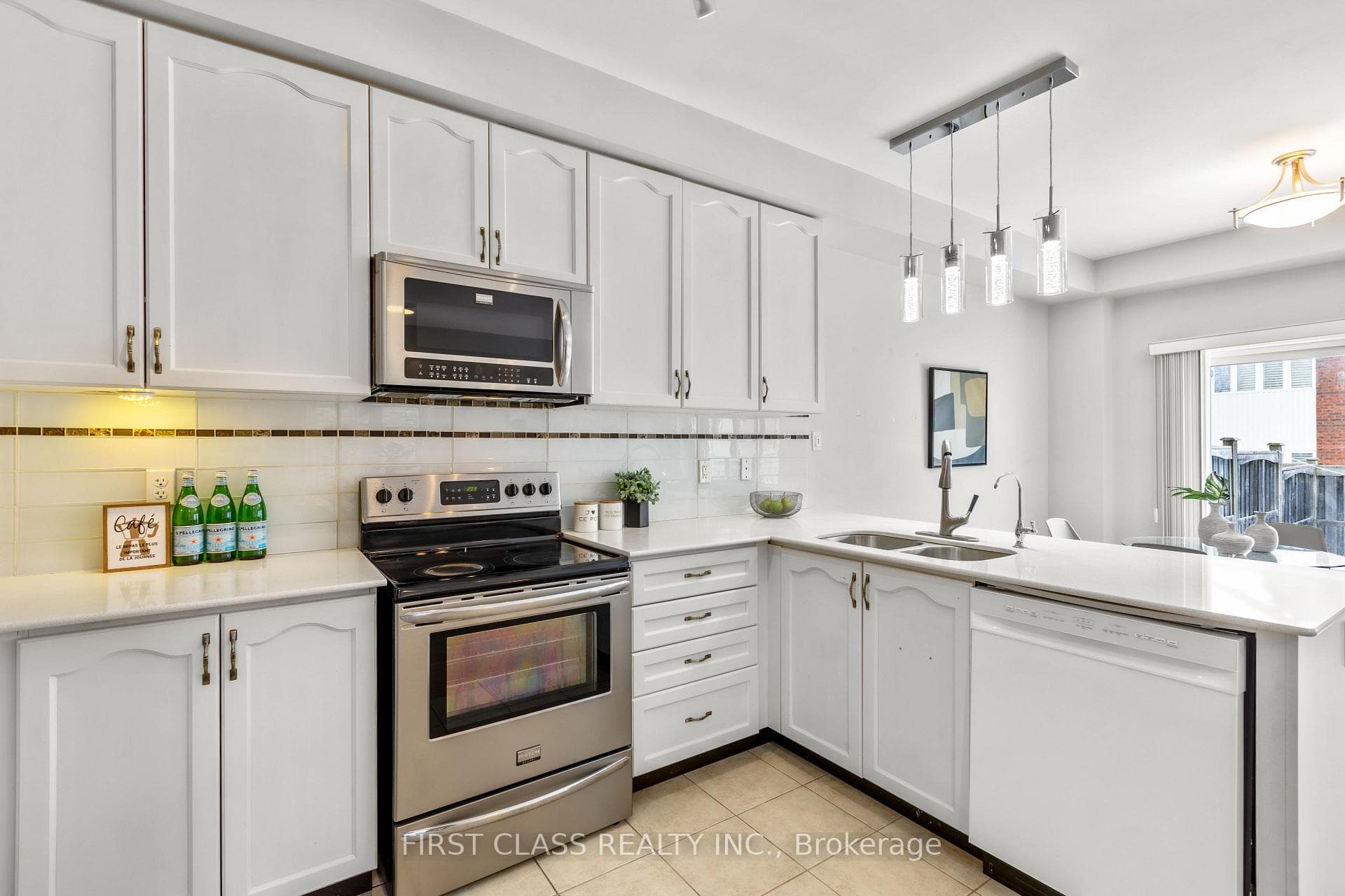 76 Evershot Crescent photo 5