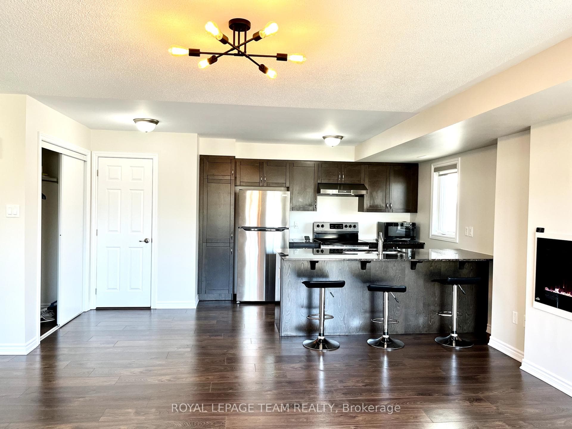 2240 WATERCOLOURS Way photo 8
