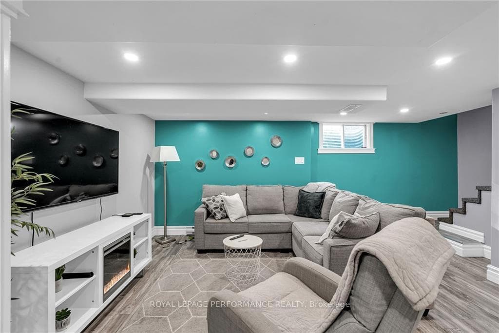 1215 QUEEN Street photo 20