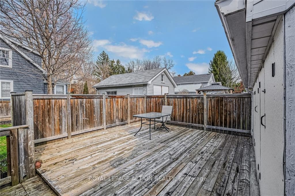 19 Lyndsay Street photo 41