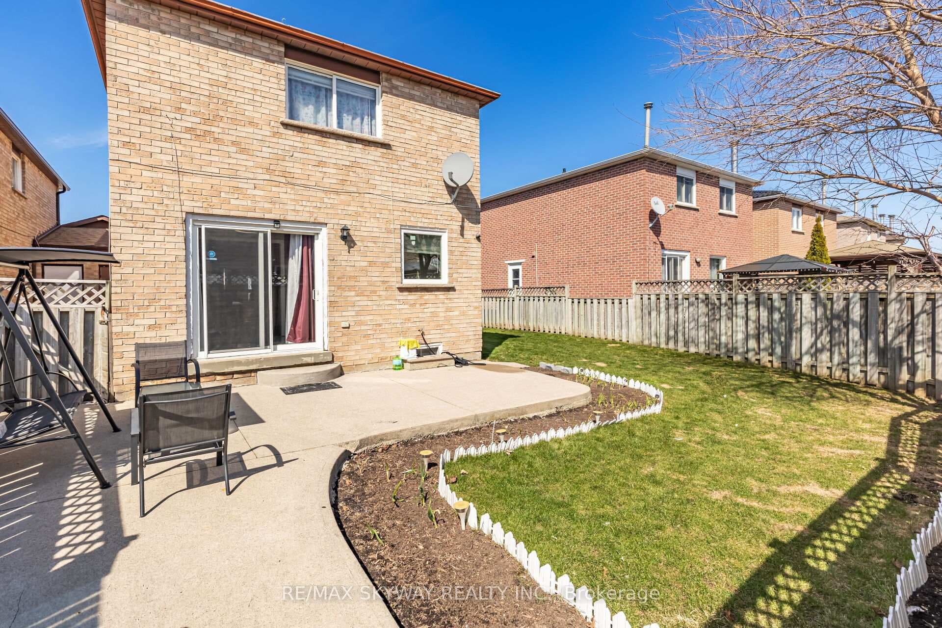 104 Sandmere Avenue photo 46