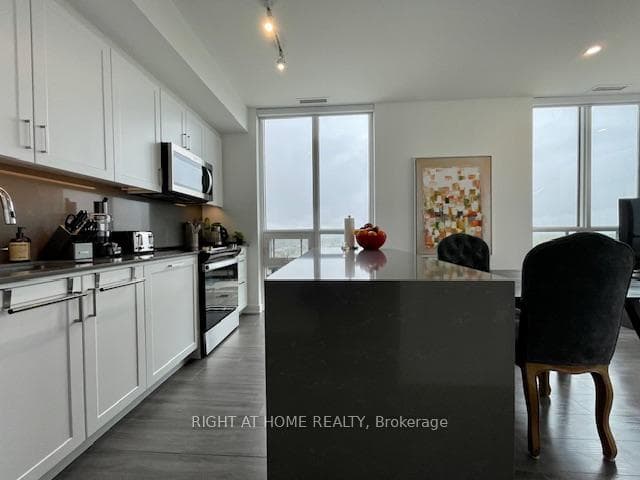 681 Yonge Street Unit PH14 photo 35