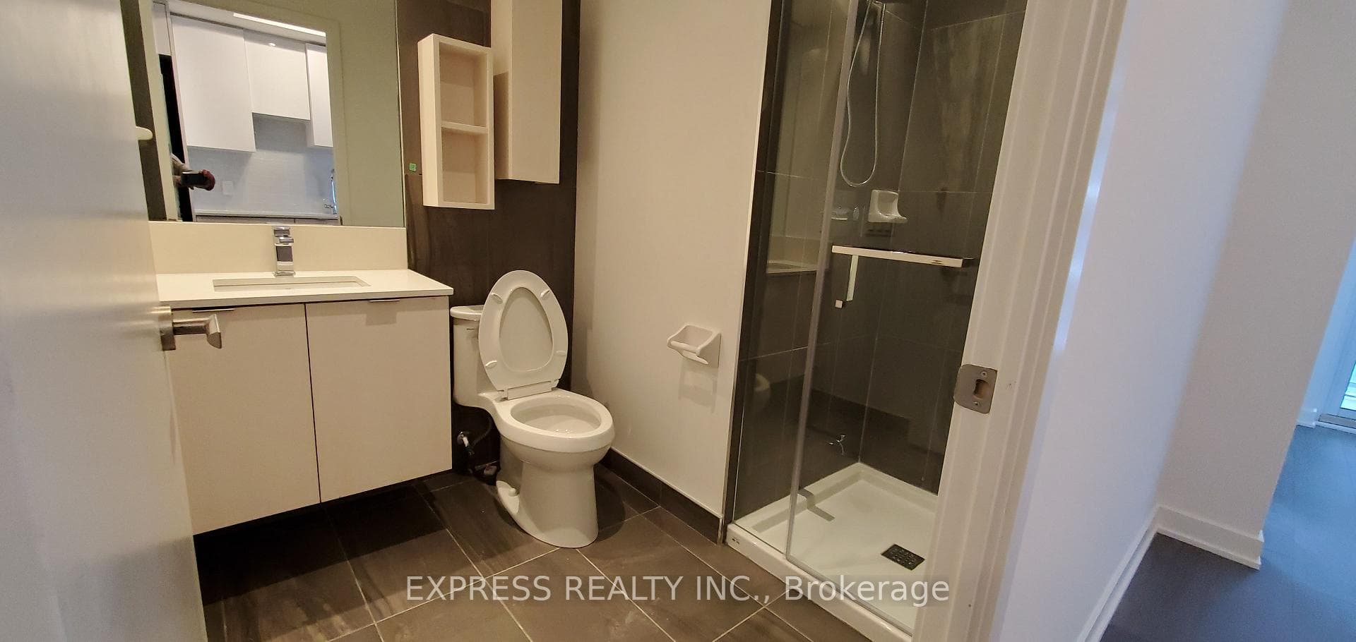 99 Broadway Avenue Unit 805 photo 6