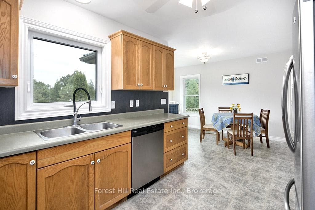 Bright Eat-In Kitchen Perfect for Everyday Living