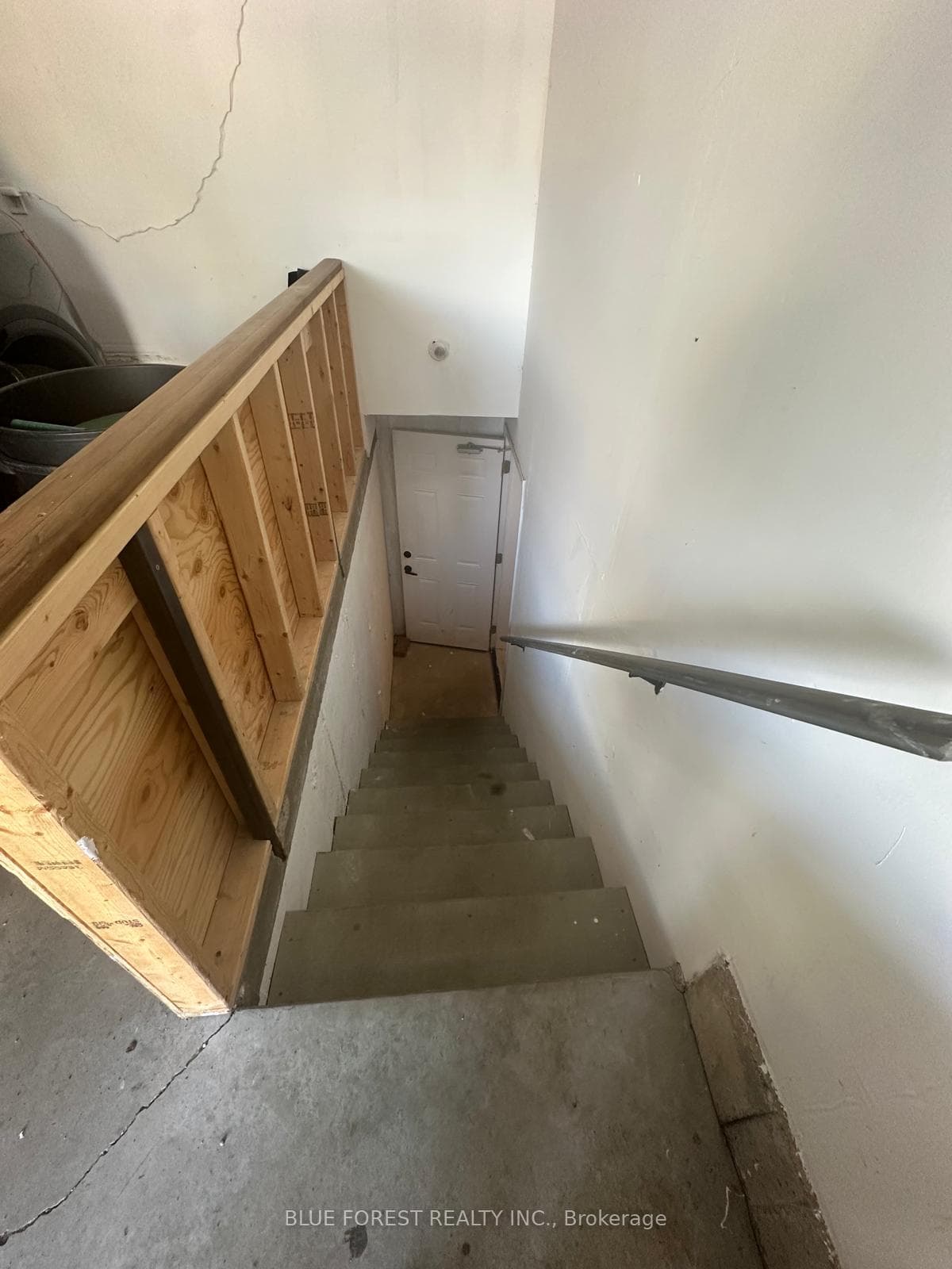 Steps leading to the unit