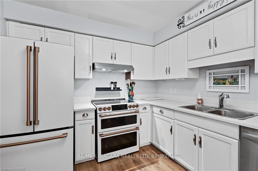 6044 SWAYZE Drive Unit 15 photo 8