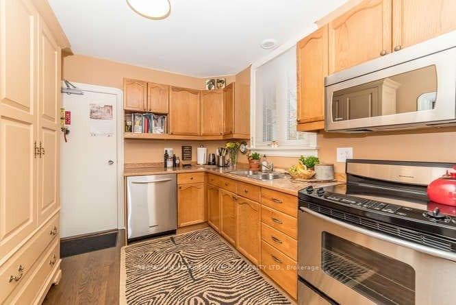 219 Athol Street Unit 1 photo 8