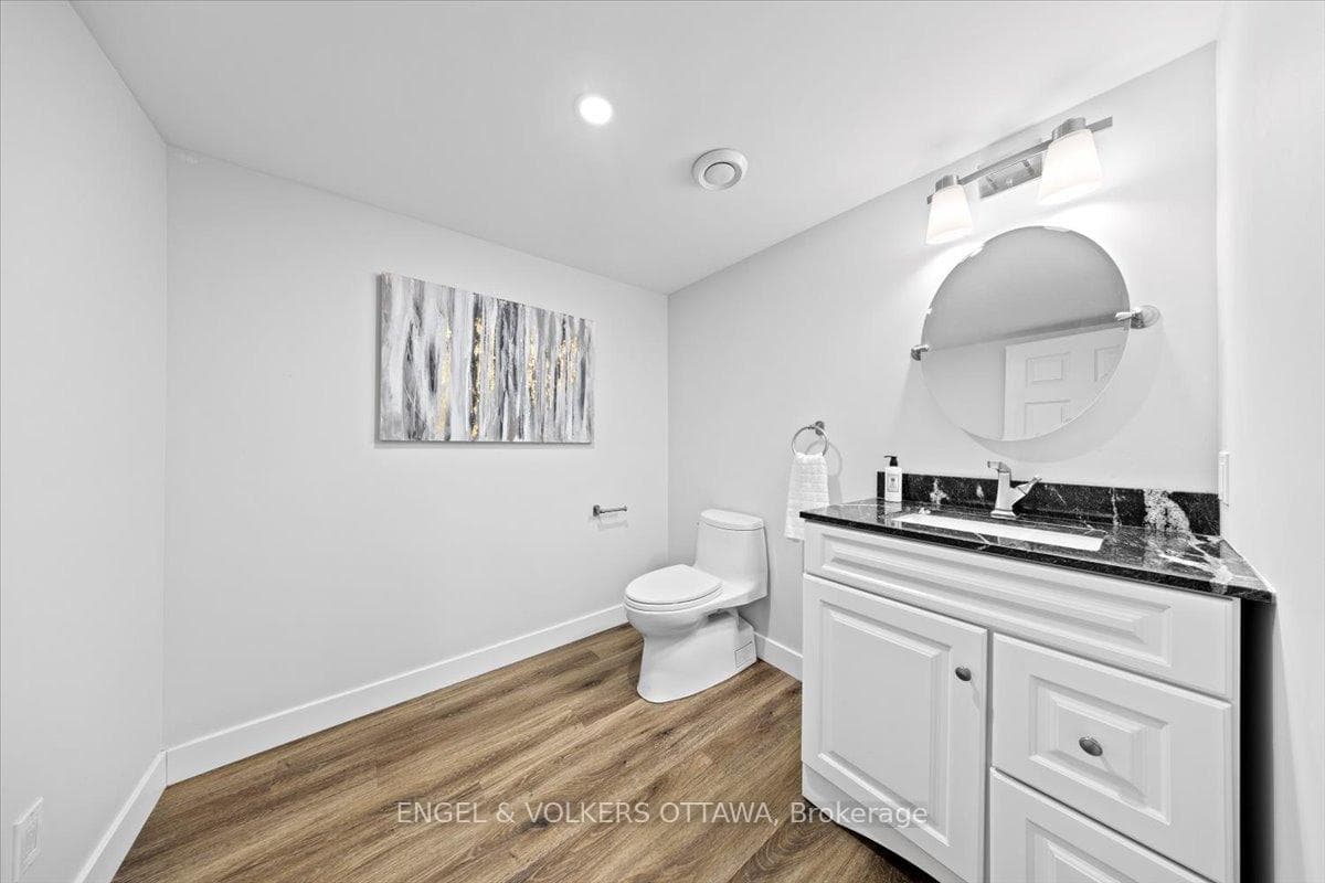 1005 Gold Crescent photo 28