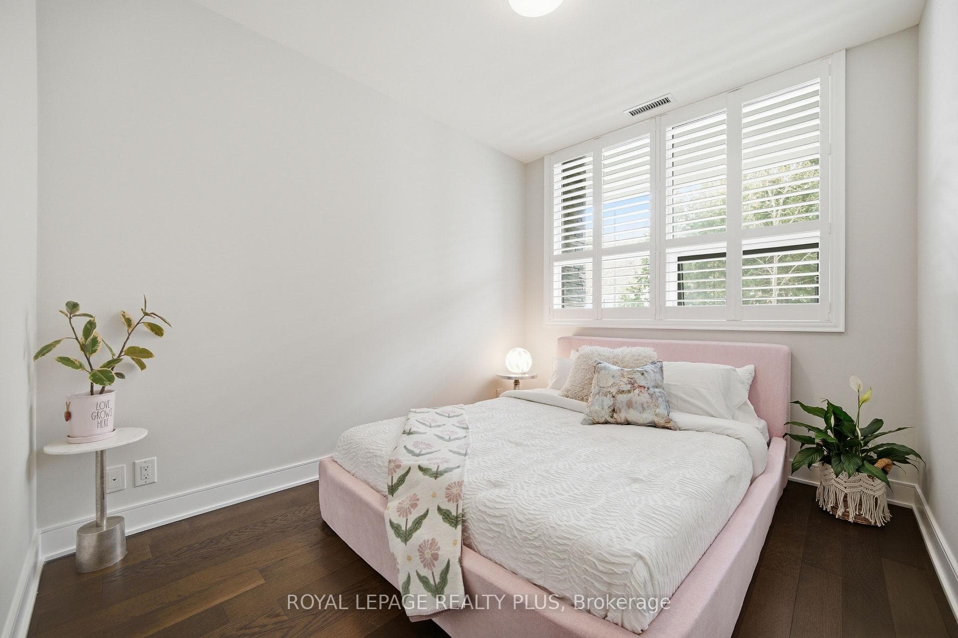 1575 Lakeshore Road Unit 117 photo 25