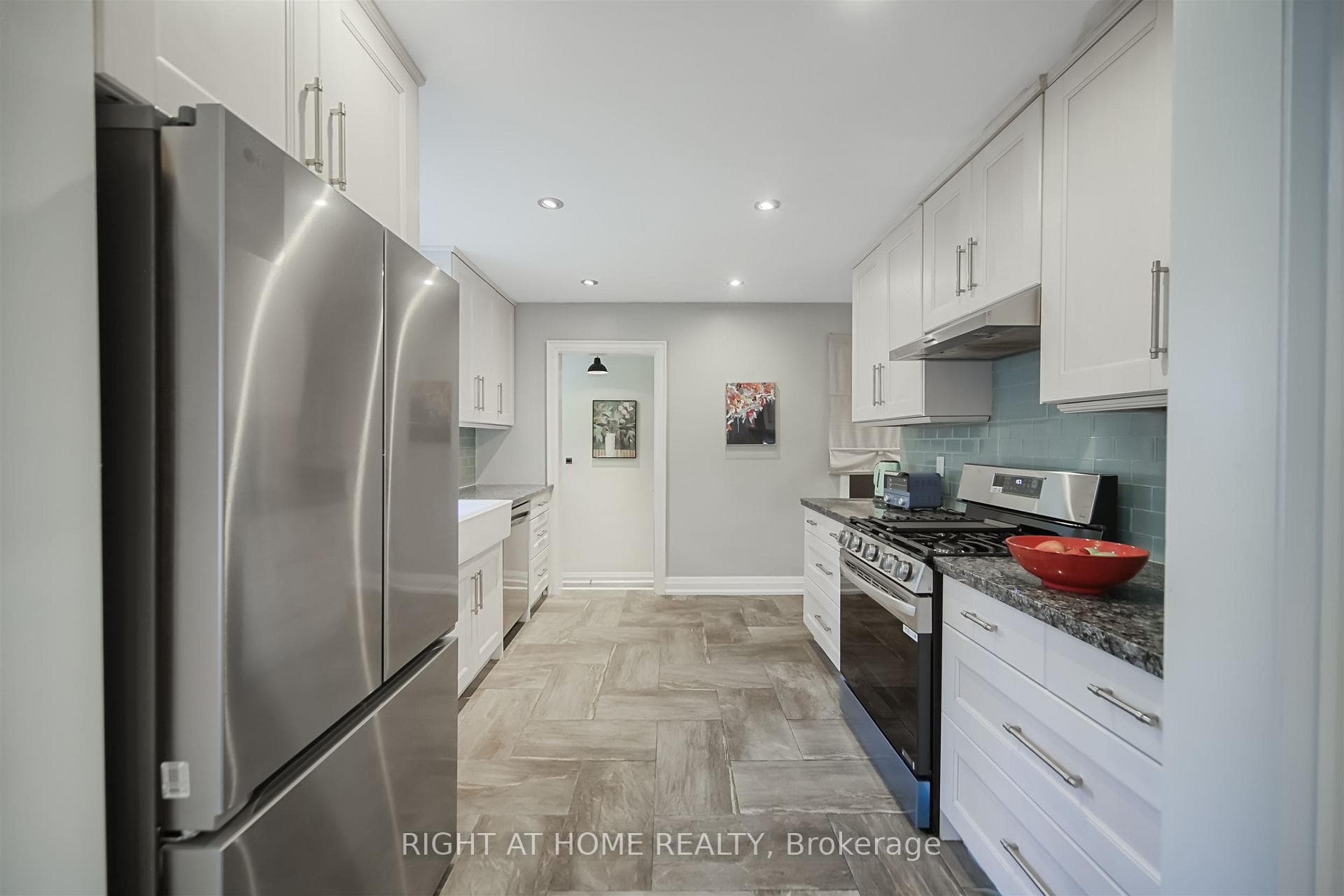 388 Lark Avenue photo 17