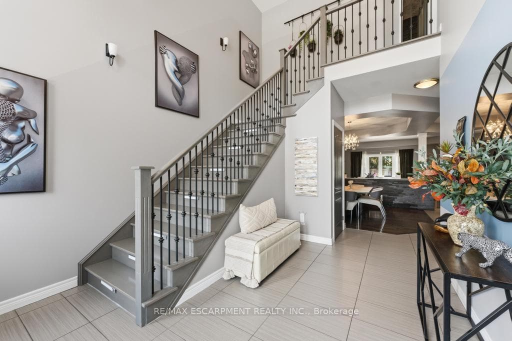 64 Onyx Court photo 3