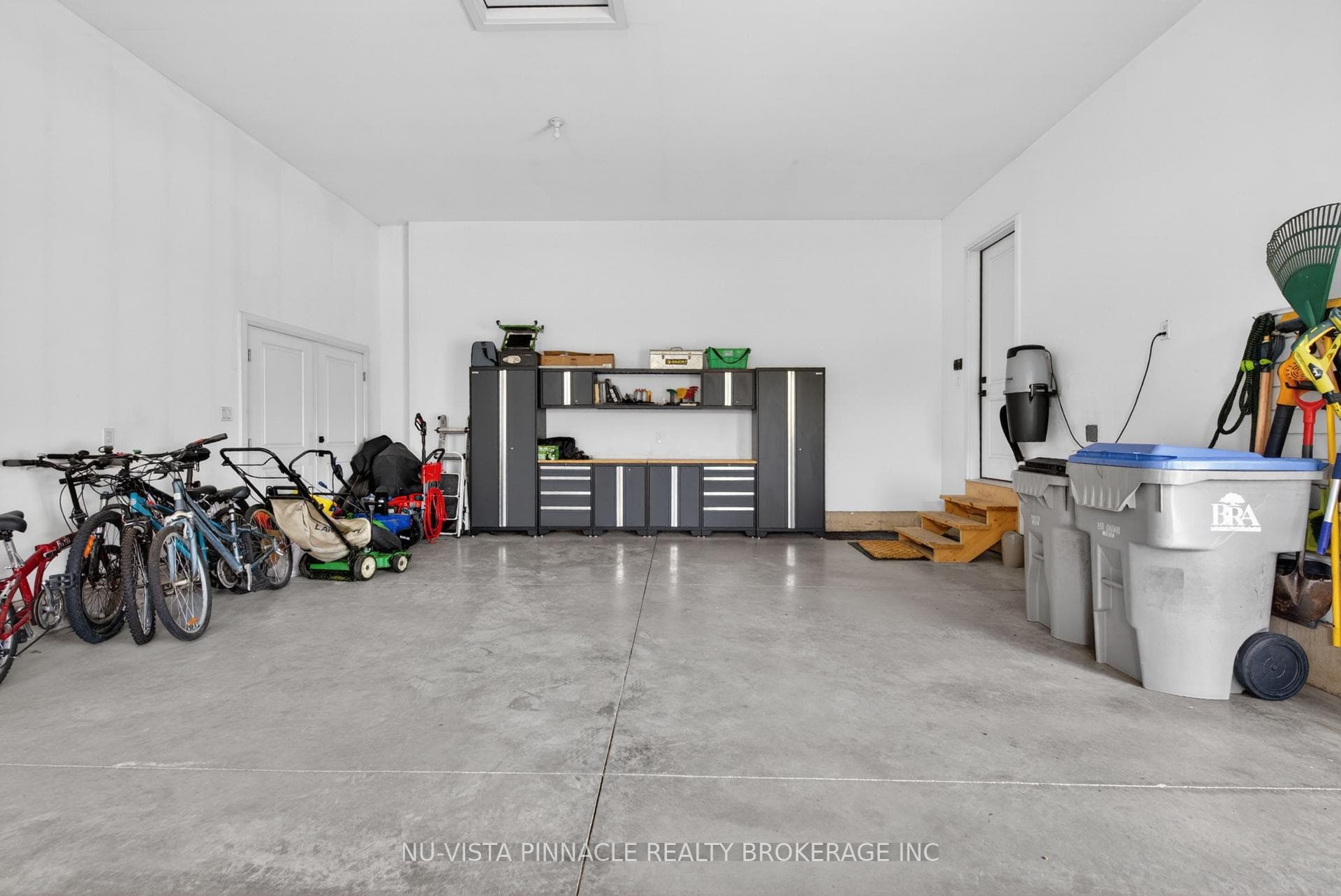 2572 LUCAS Avenue photo 48