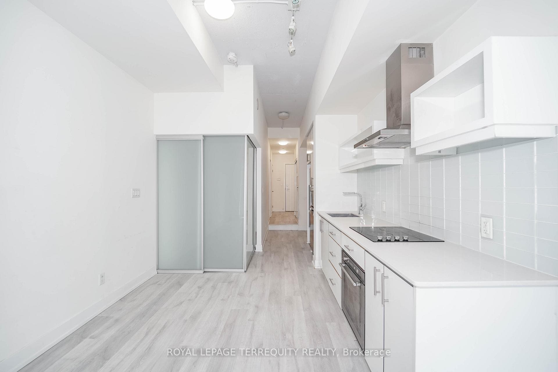 75 The Donway N/A Unit 204 photo 21