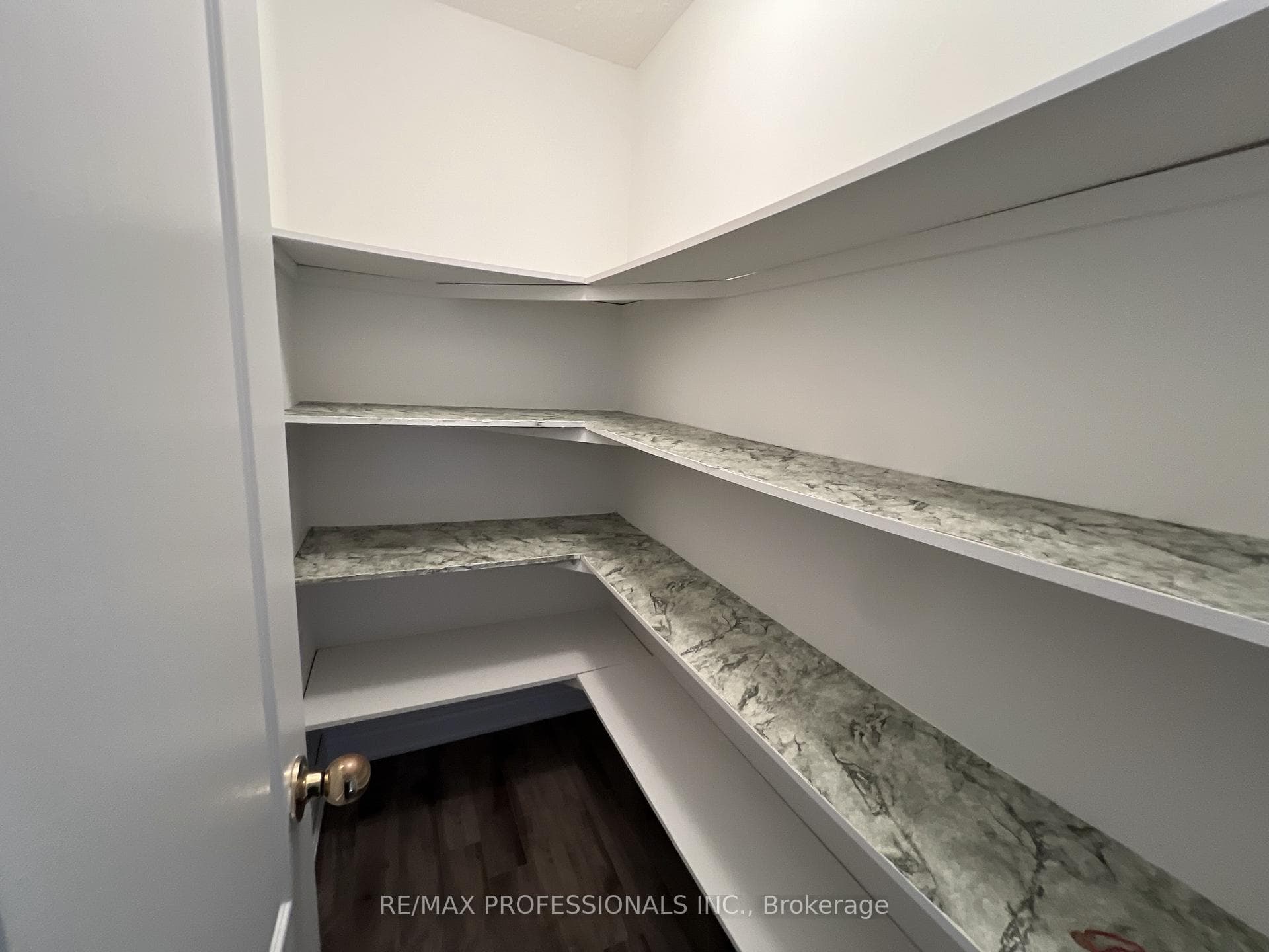 3895 Henrietta Way photo 36