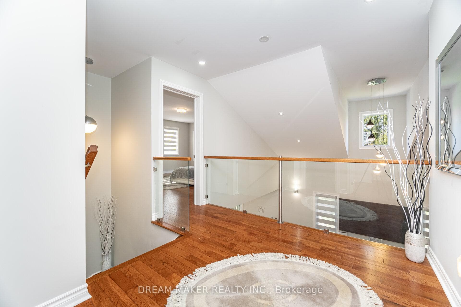 756 Third Avenue photo 25