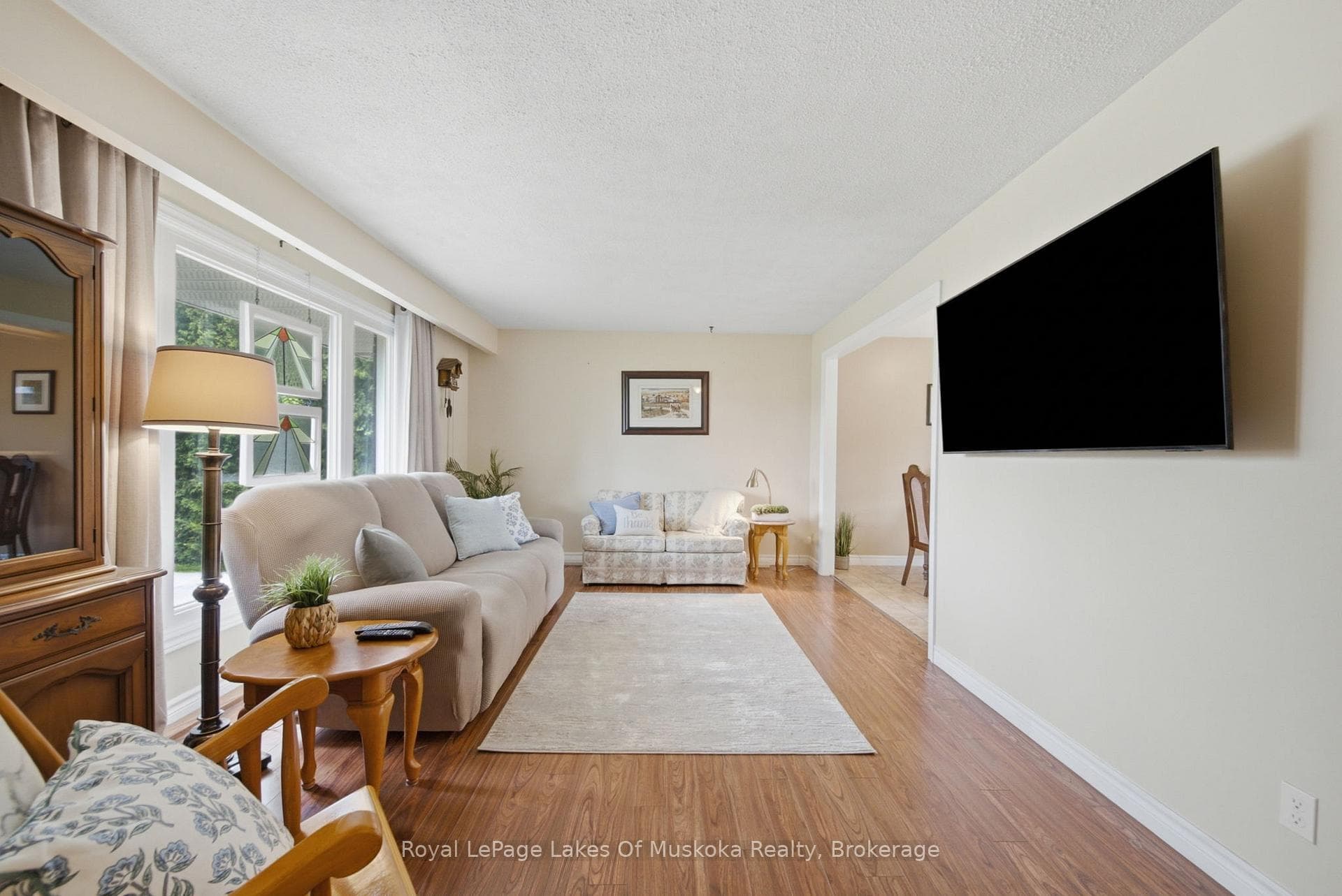 2049 Marchmont Road photo 5