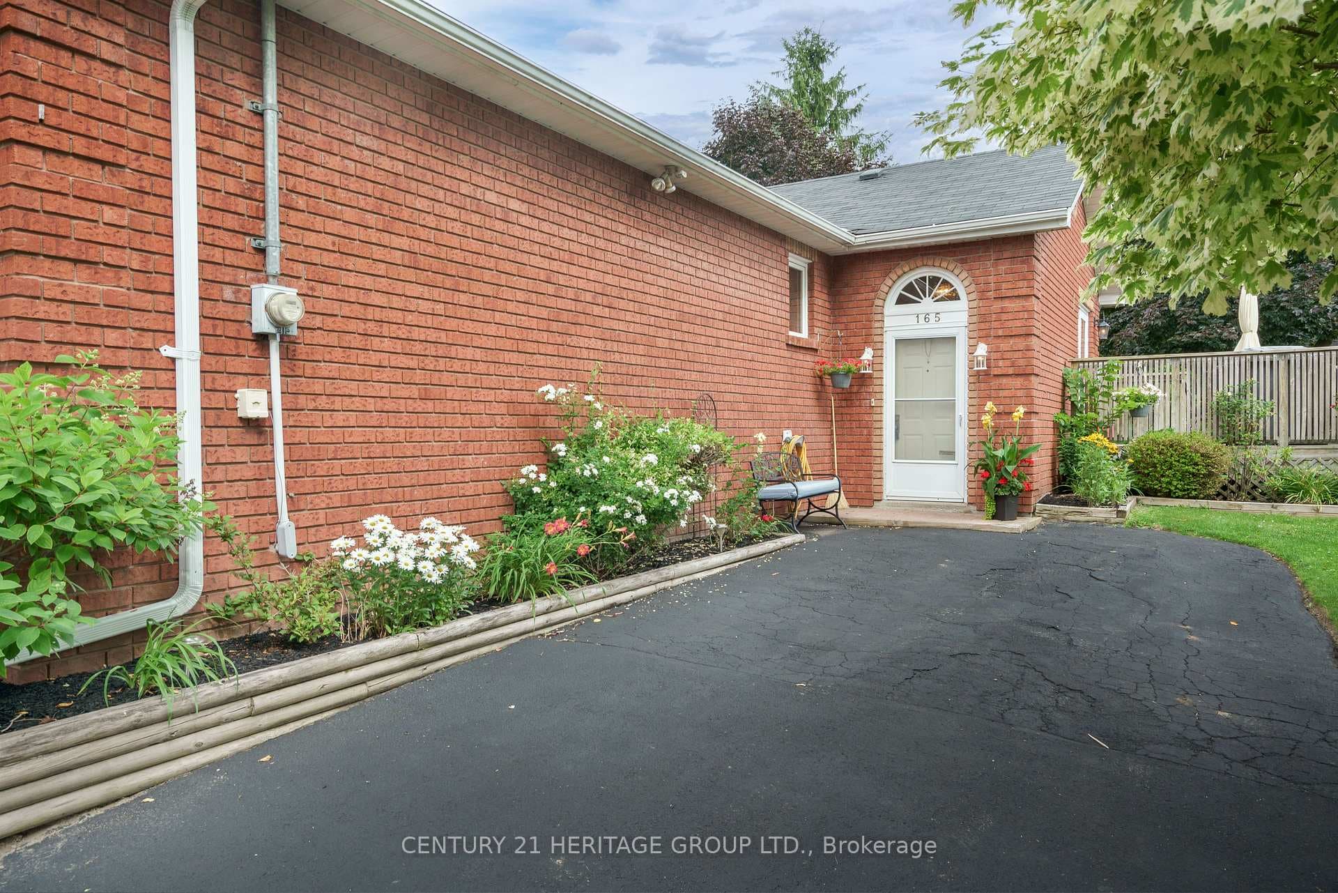 165 Frederick Street photo 2