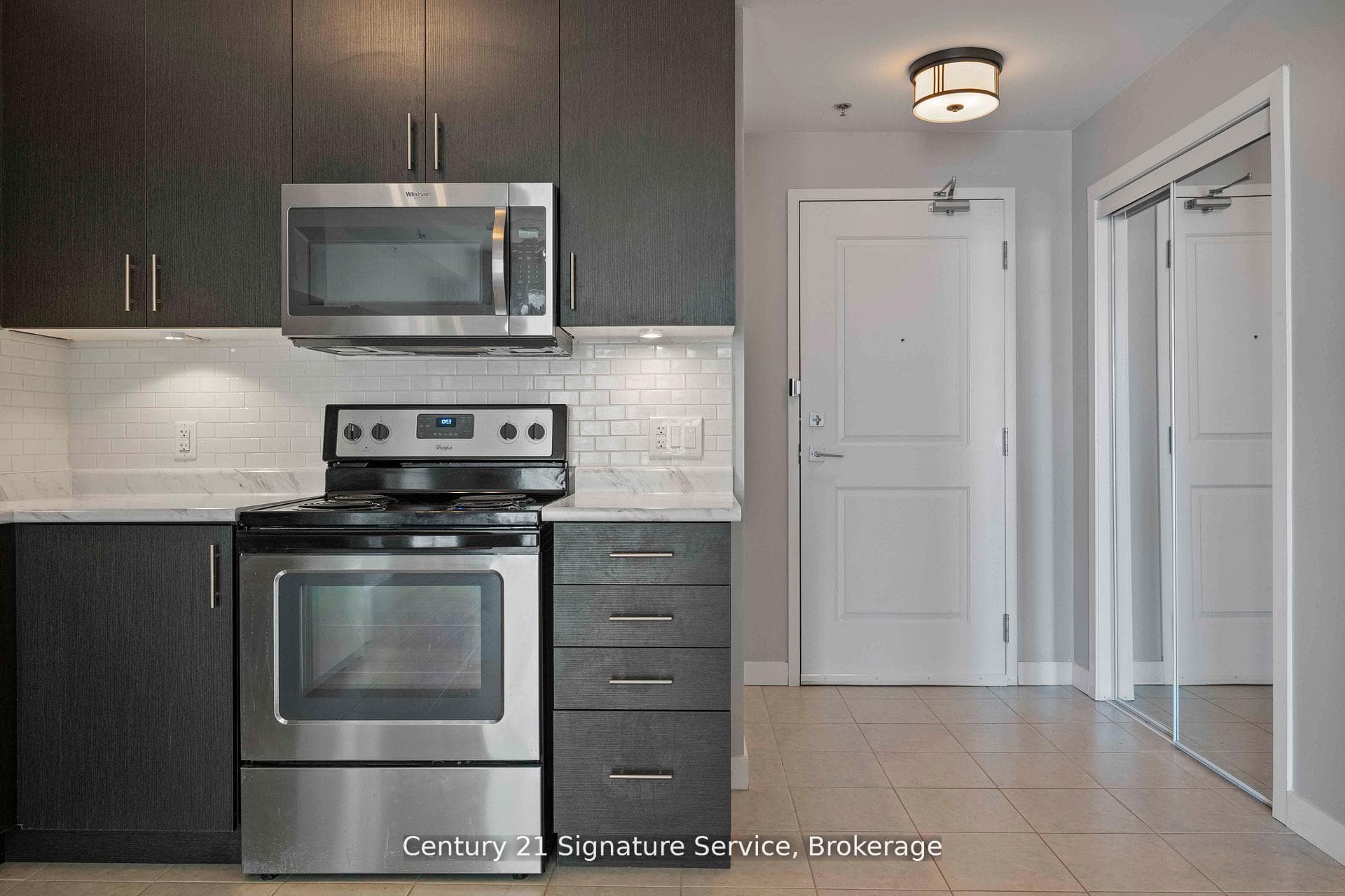 2486 Old Bronte Road Unit 405 photo 4