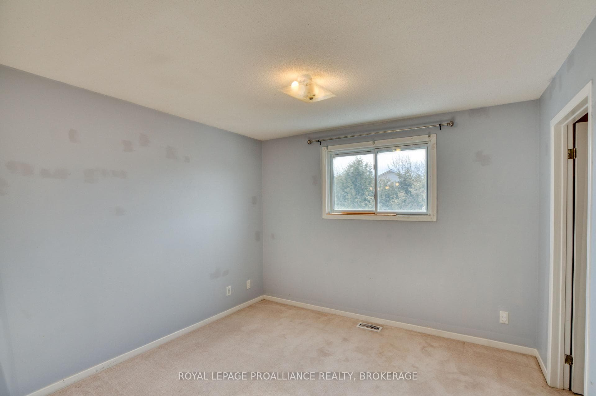 937 Killarney Crescent photo 47