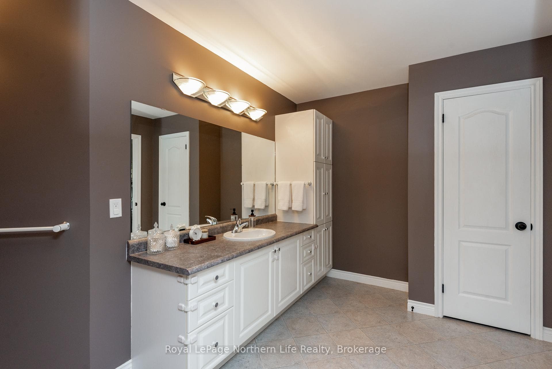 413 Pearce Street photo 23