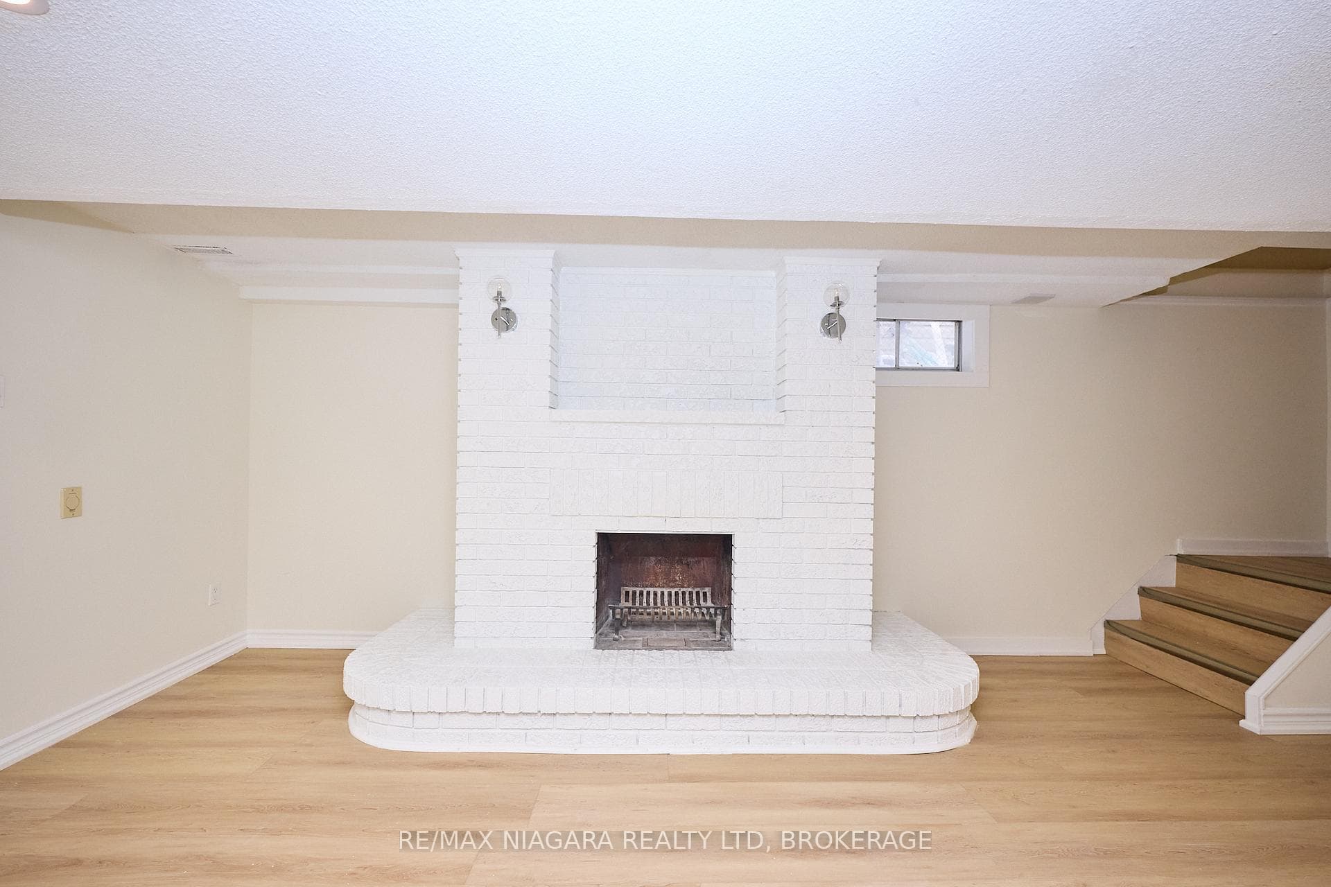 23 Alexandra Boulevard photo 24