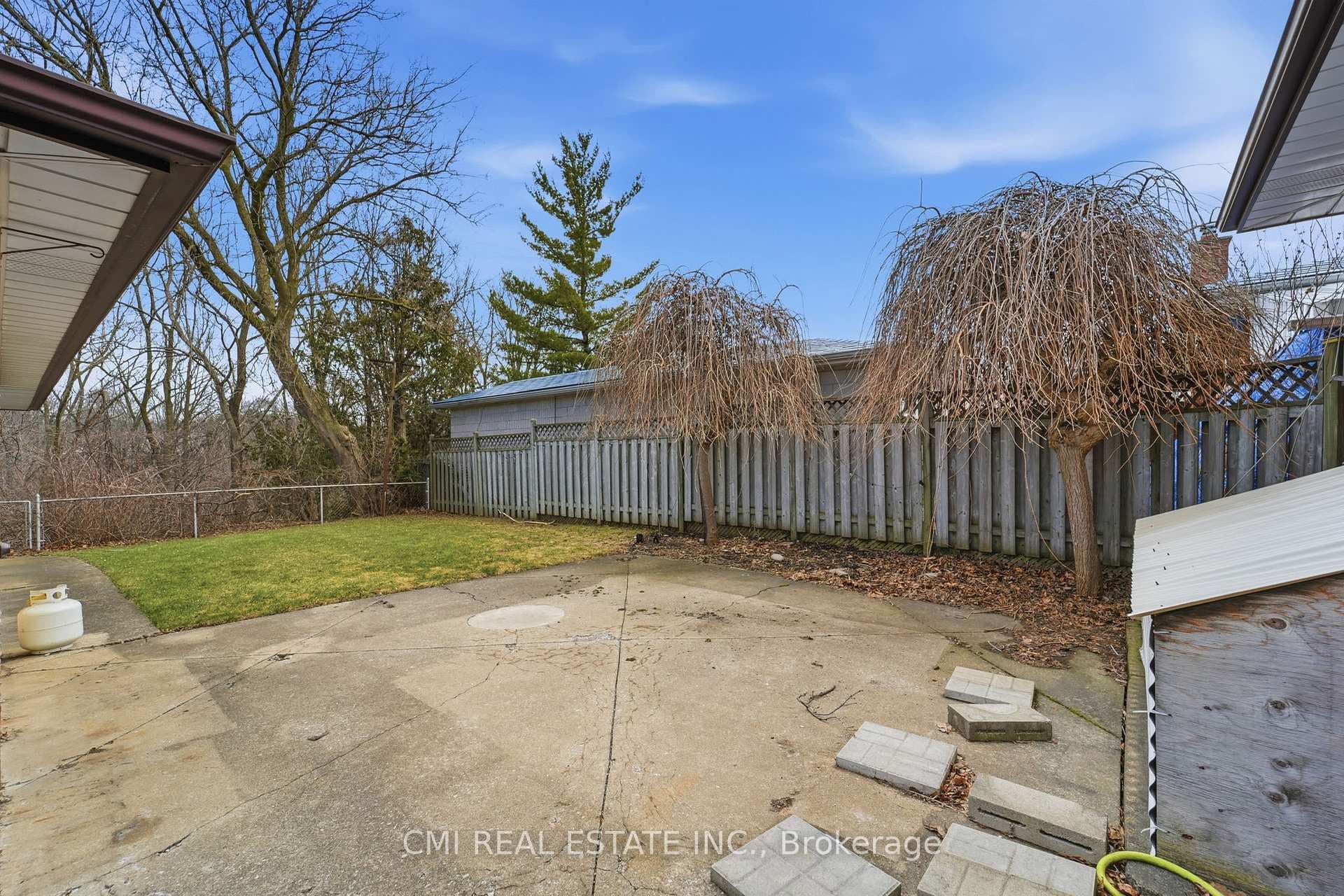251 Fairridge Road photo 38