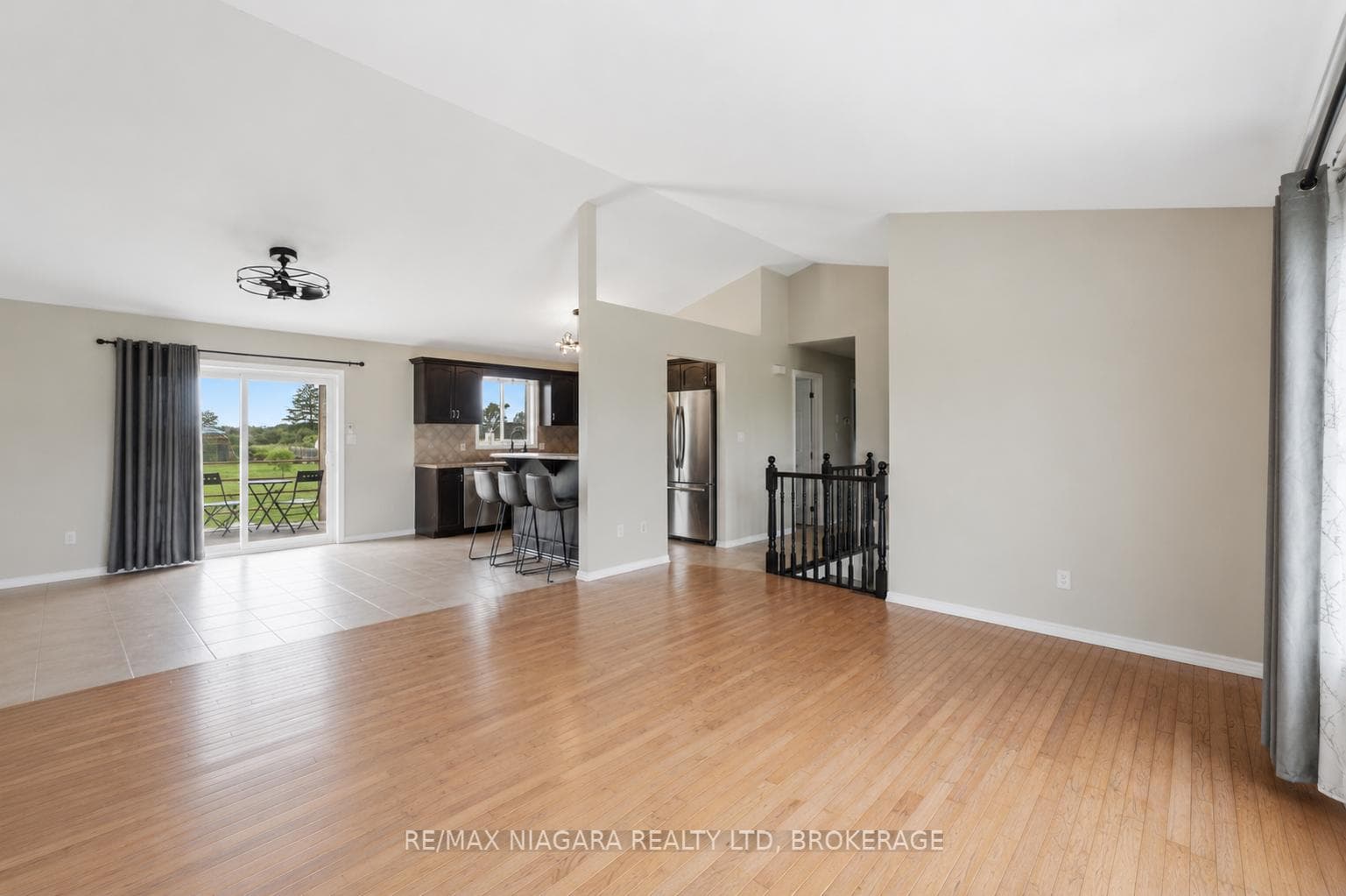 661 Carl Road photo 4