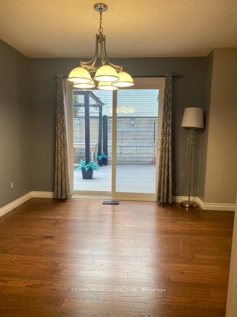 85 Kingsview Drive photo 3
