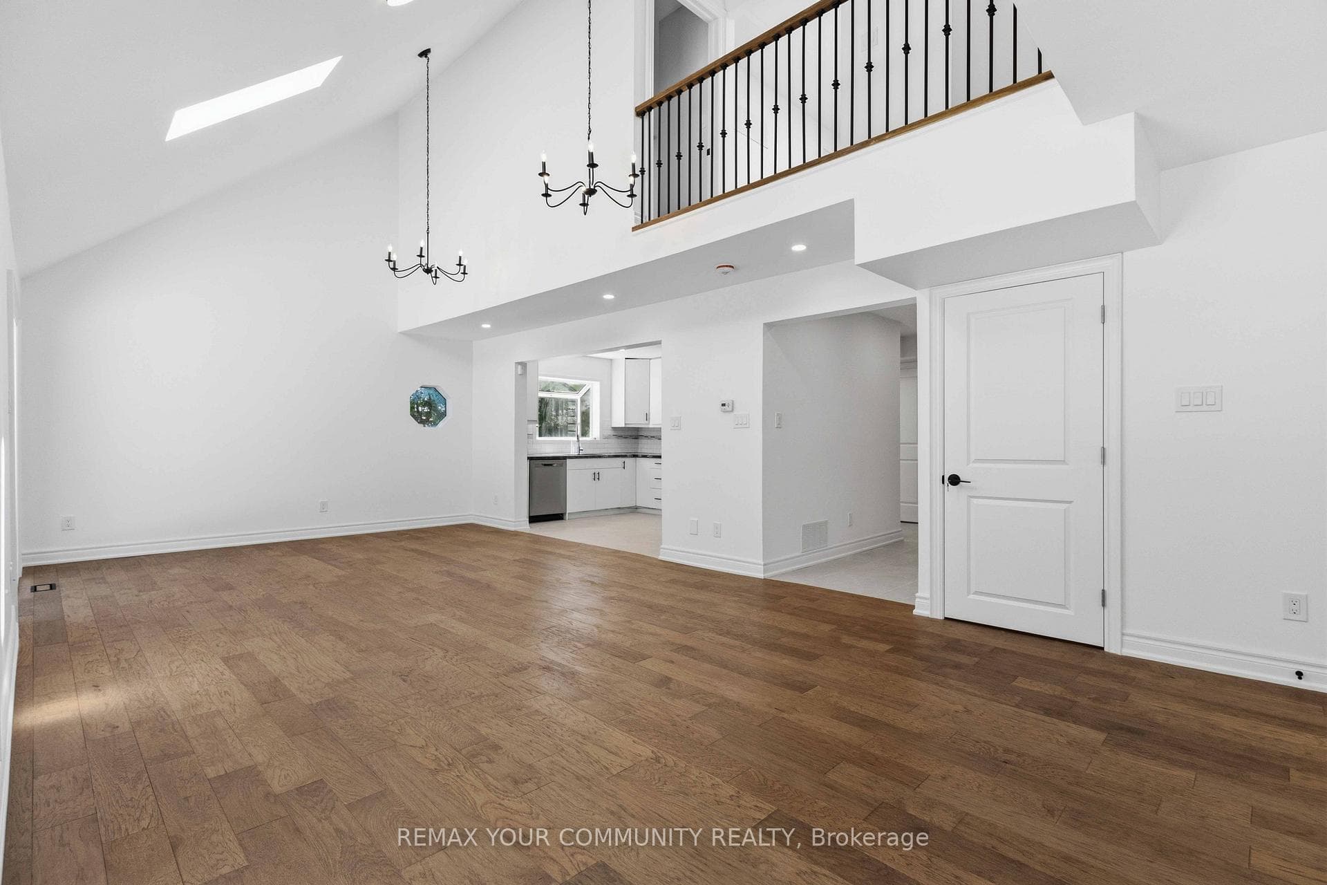 924 Helen Street photo 8