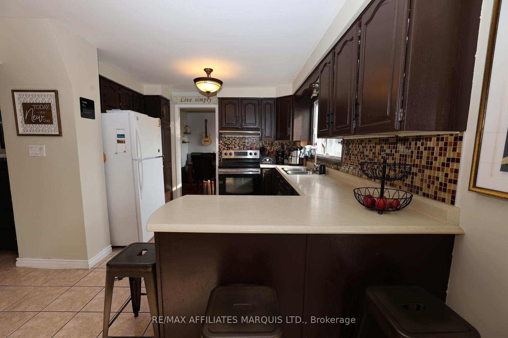 3453 Bruce Street photo 15