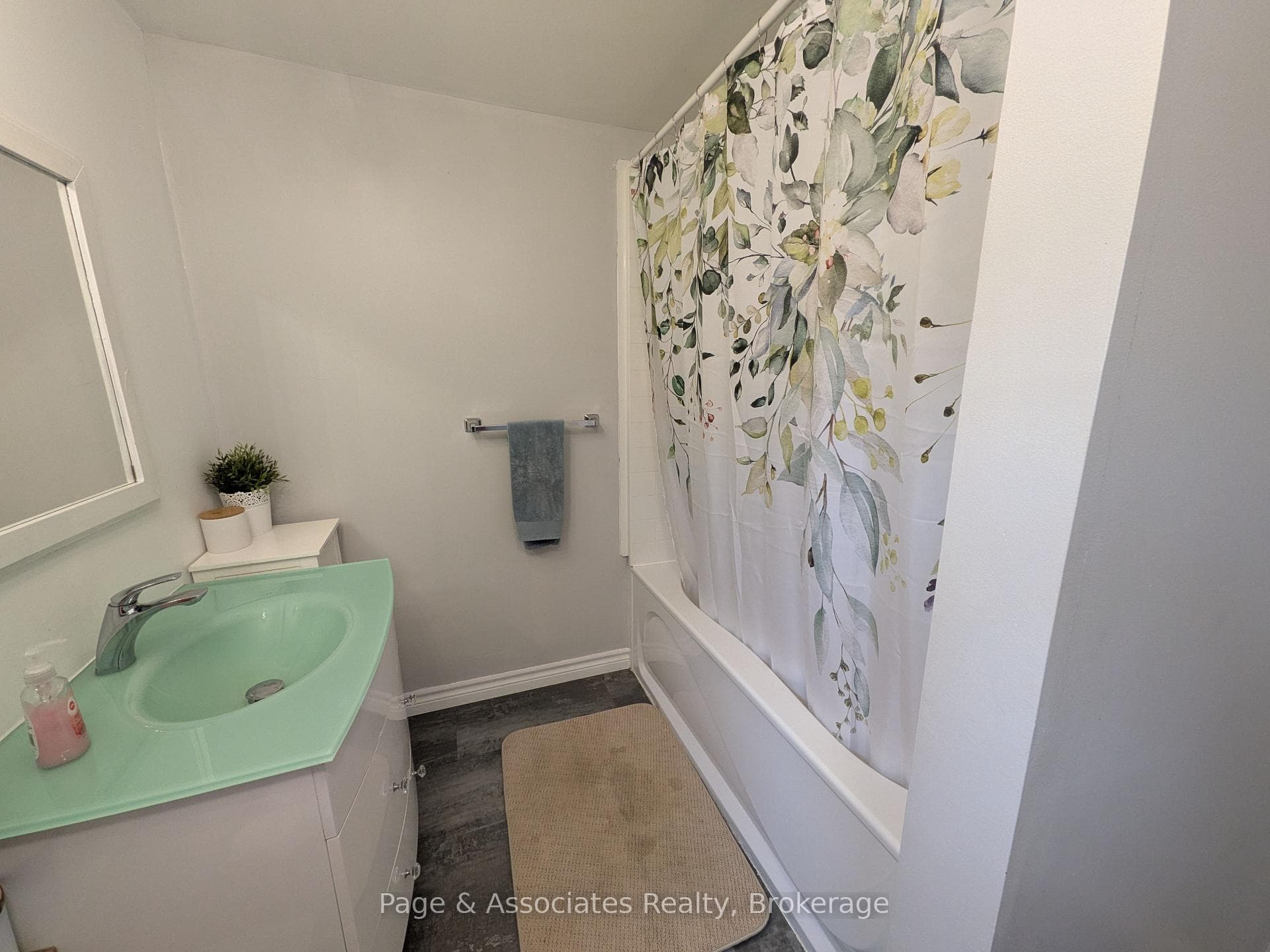 445 Eugene Road photo 11