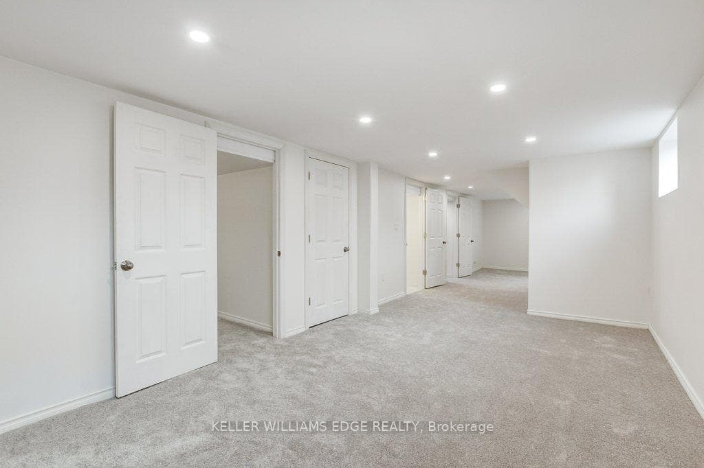 202 Erindale Avenue photo 29