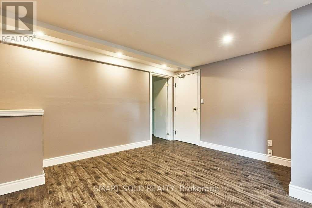 761 Rowena Street Unit Lower photo 10