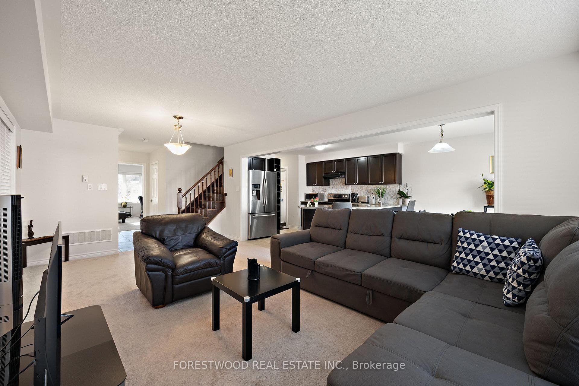 93 Enford Crescent photo 6