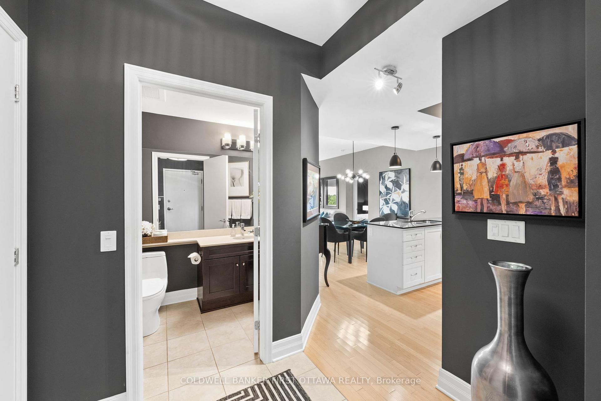 Tons of natural light shines through this unit!