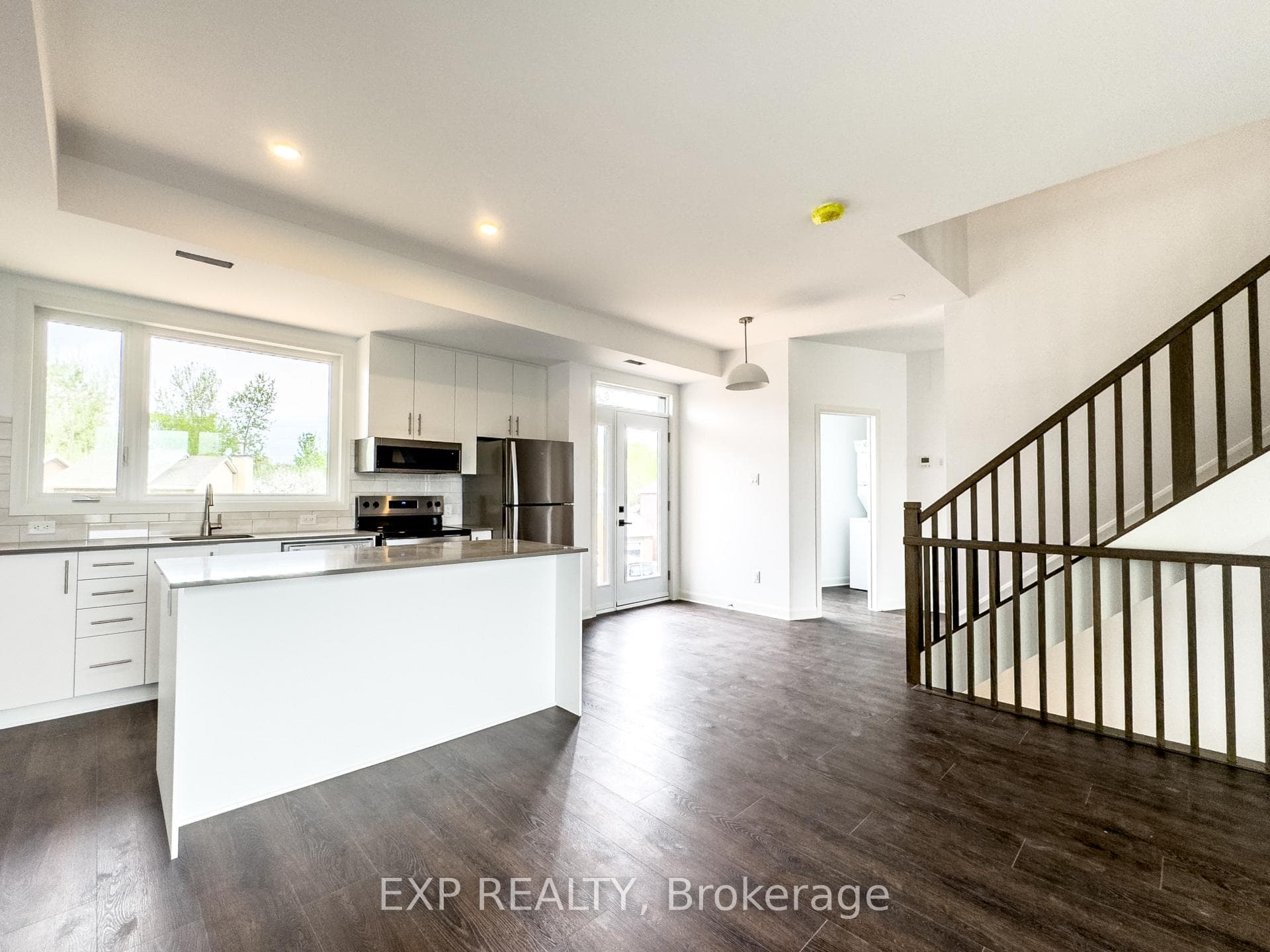 25 Fair Oaks Crescent Unit C photo 7