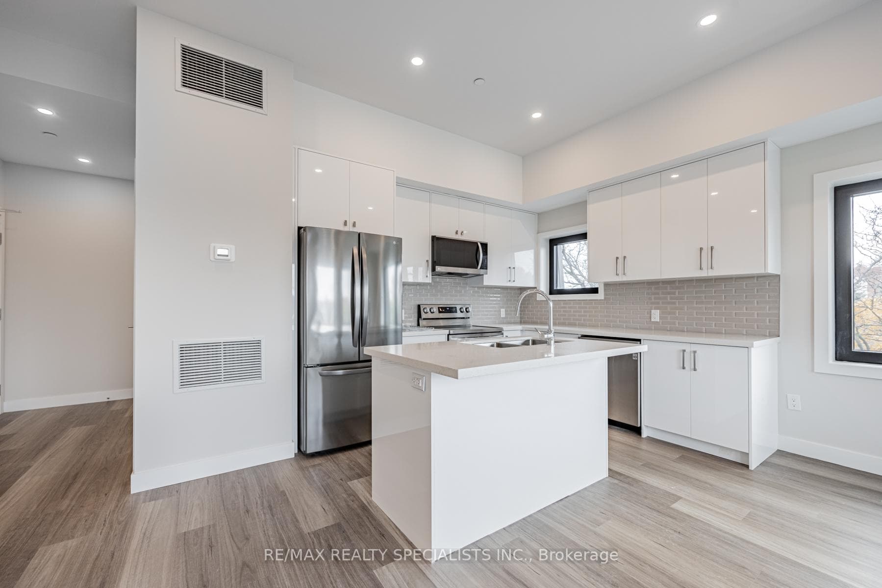 53 Queen Street Unit 202 photo 9