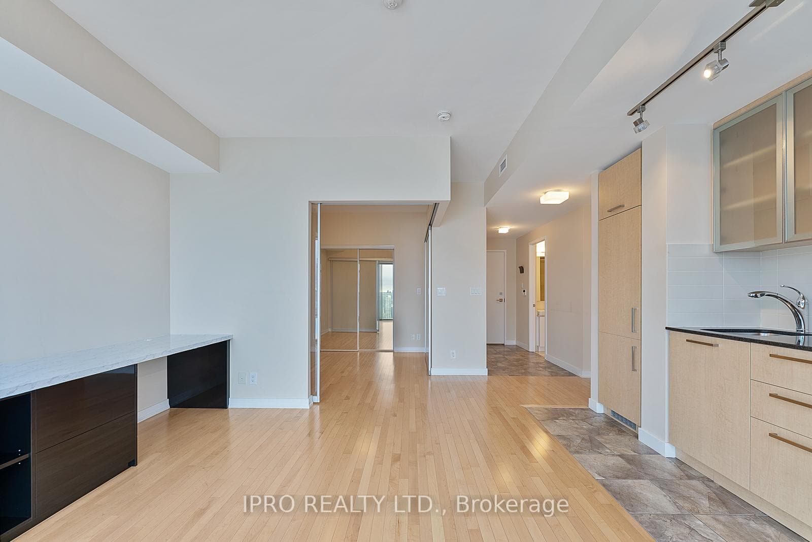 12 York Street Unit 4205 photo 10