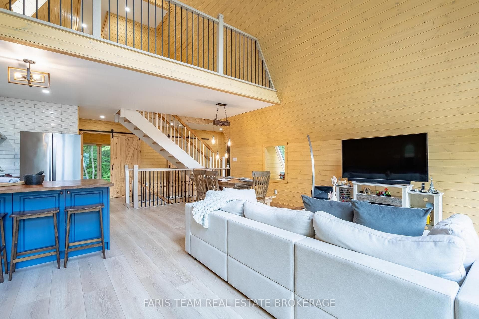 1490 Champlain Road photo 12