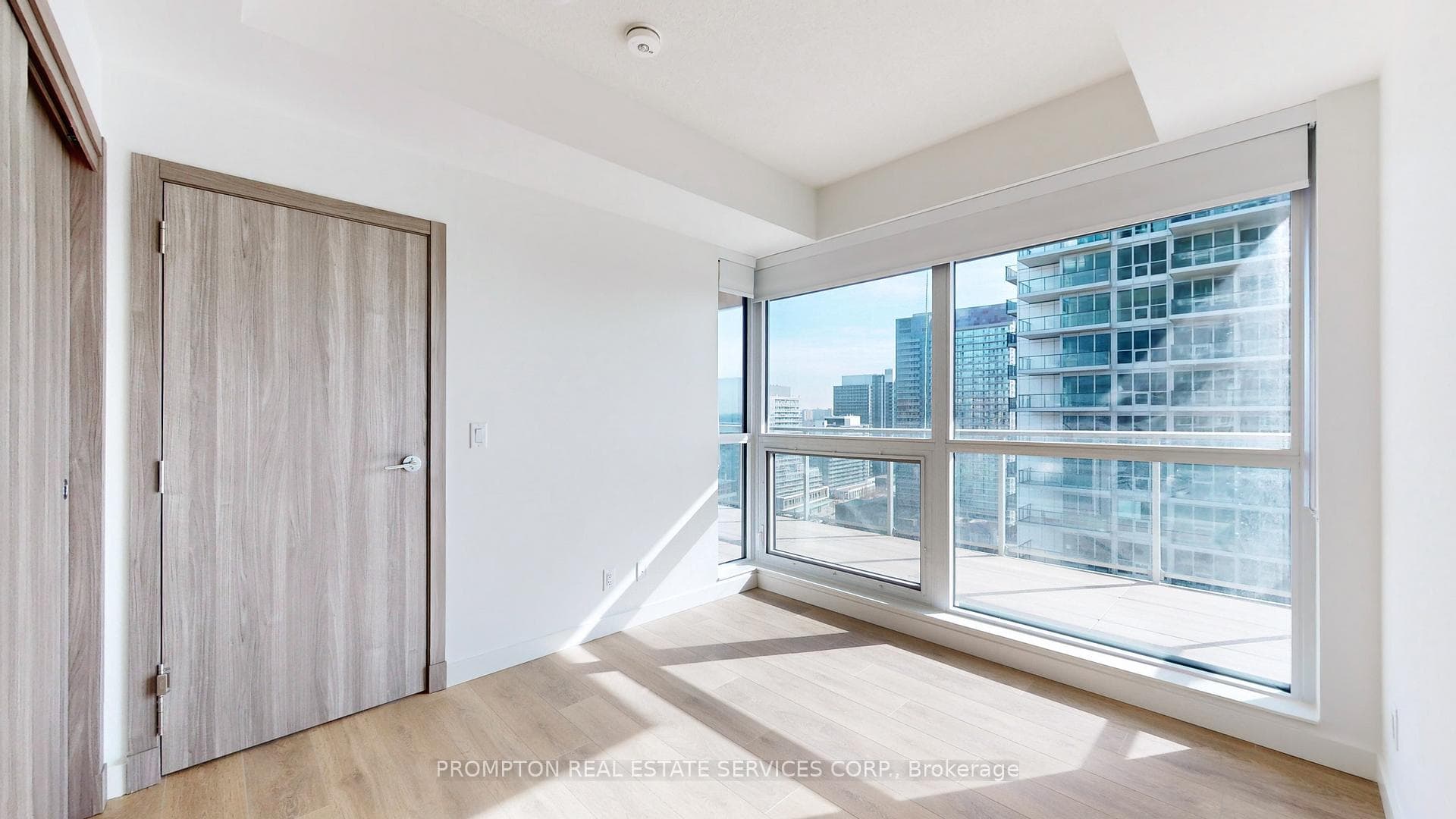 27 Mcmahon Drive Unit 2101 photo 10
