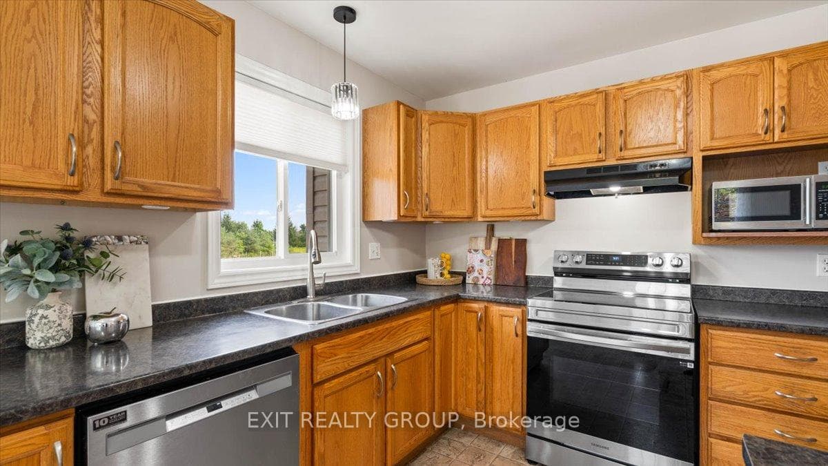 323 Mapleview Road photo 8