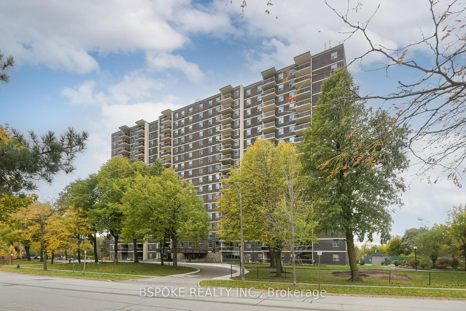 966 Inverhouse Drive Unit 511 photo 2
