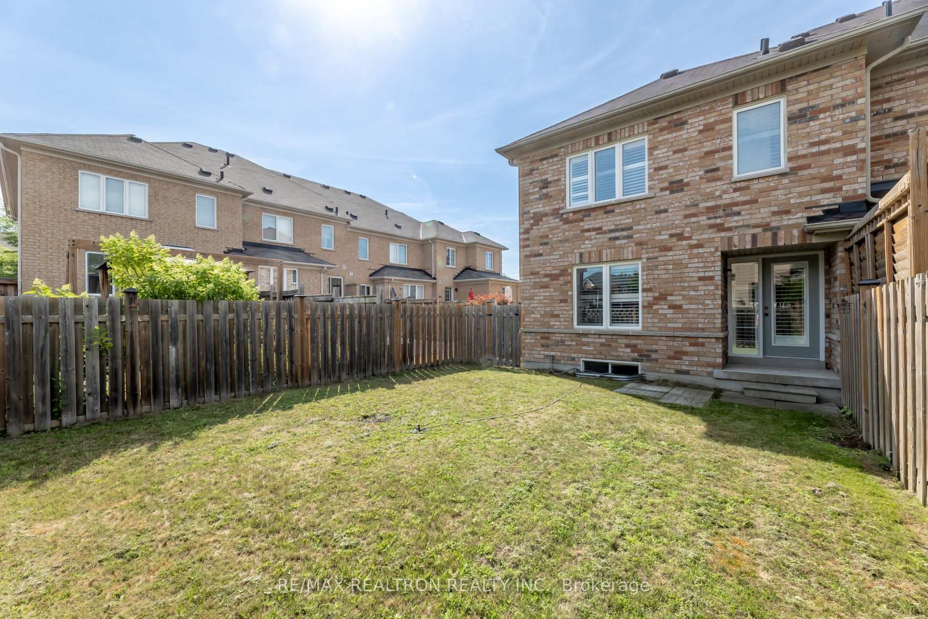 18 Summerside Avenue photo 35