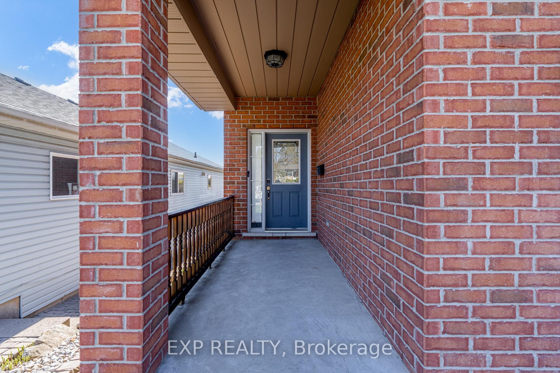 444 Oak Street photo 3