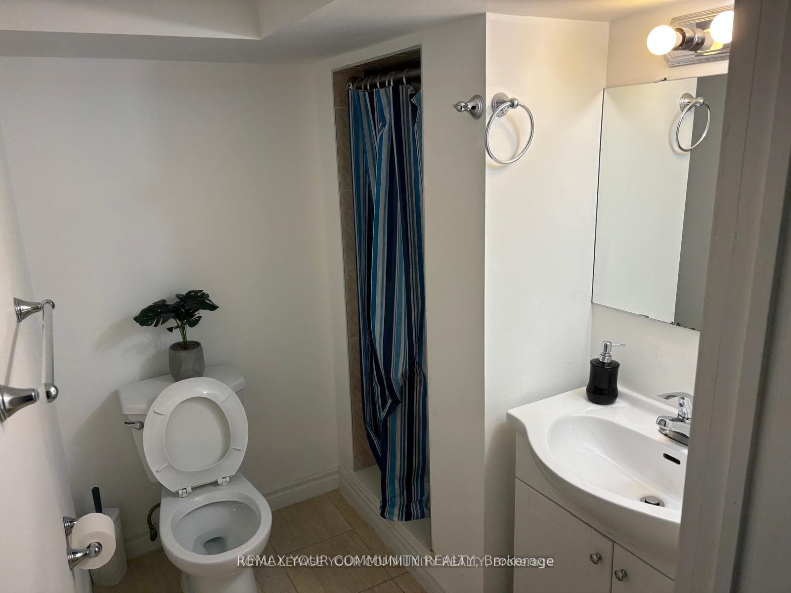 166 Knightswood Avenue Unit Basement photo 5