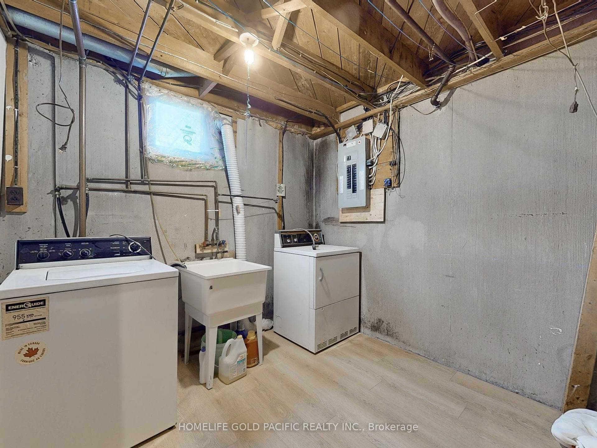 38 Resolution Crescent photo 35