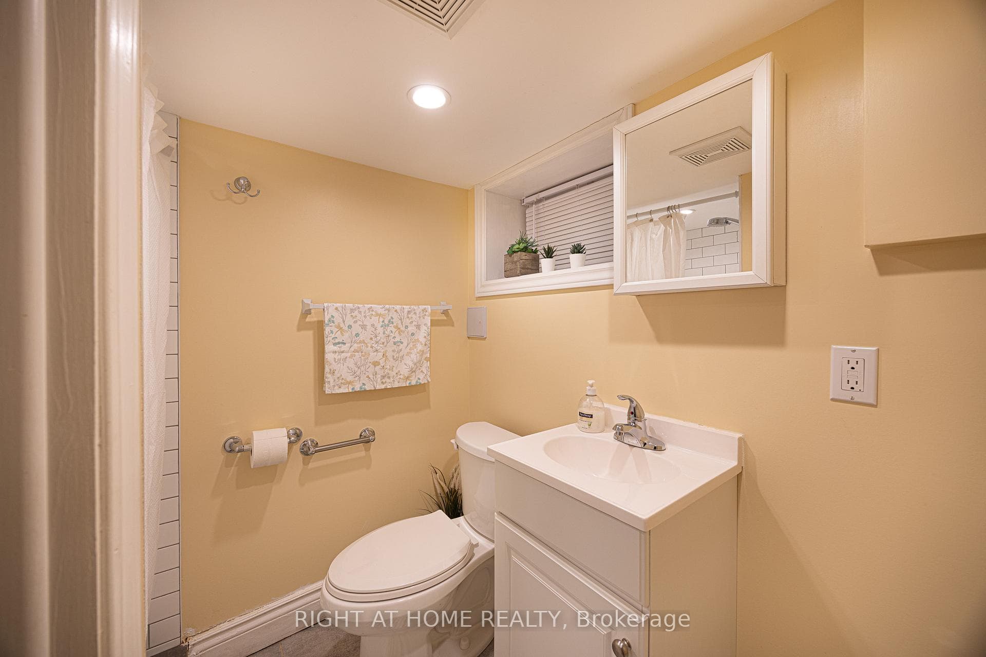 198 Lansdowne Avenue photo 16