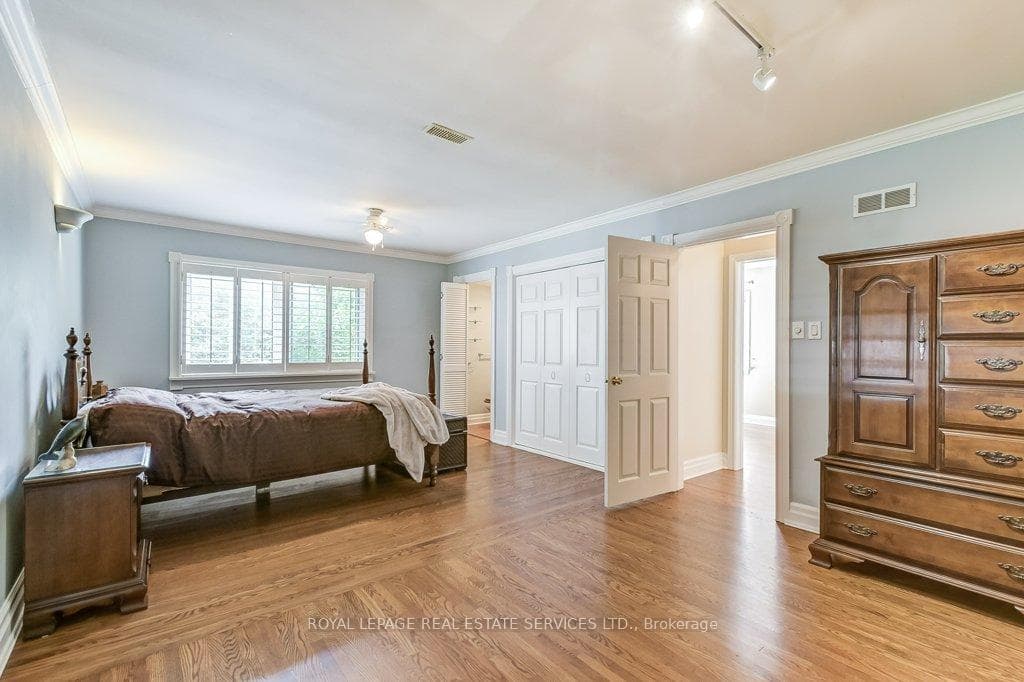 1063 Lorne Park Road photo 23